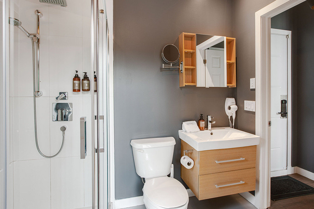 Letoile chalet rental -bathroom